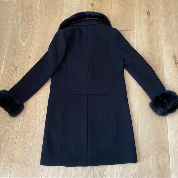 Forever New Classic Coat with Faux Fur Collar and Removable Fur Cuffs - Picture 3 of 7